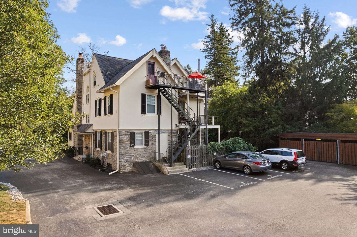 MONTROSE SQUARE - Residential