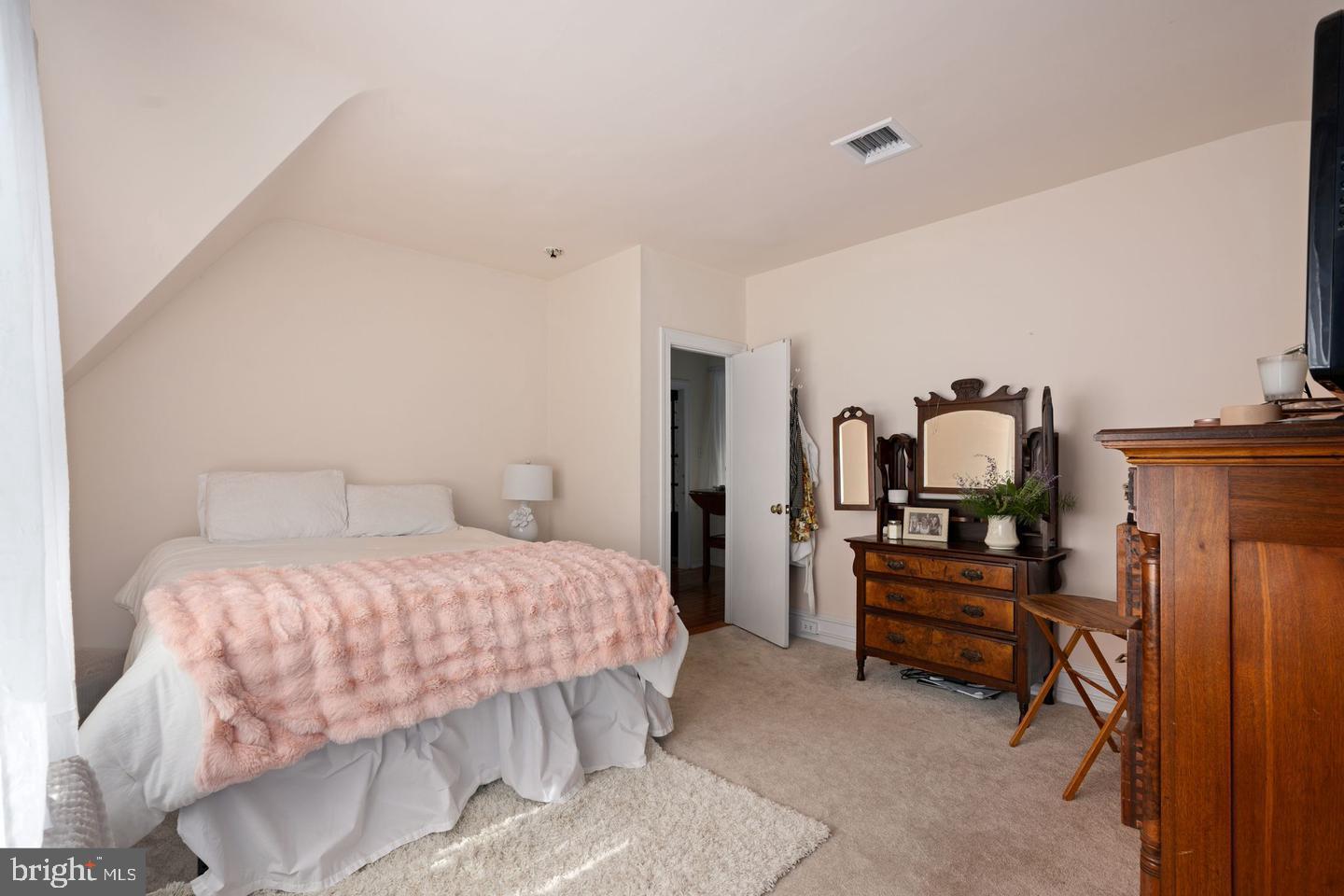 MONTROSE SQUARE - Residential