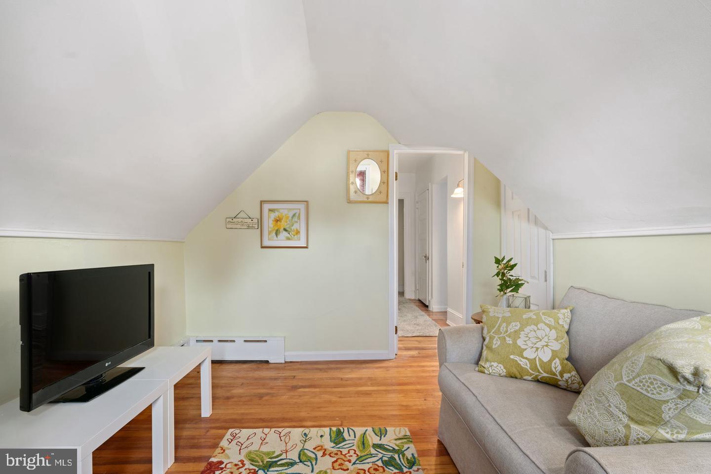 MONTROSE SQUARE - Residential