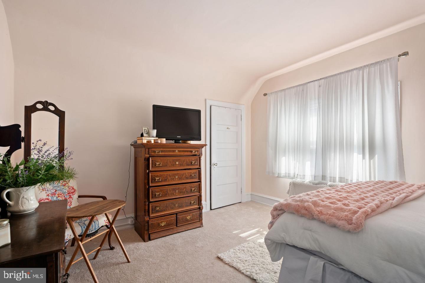 MONTROSE SQUARE - Residential