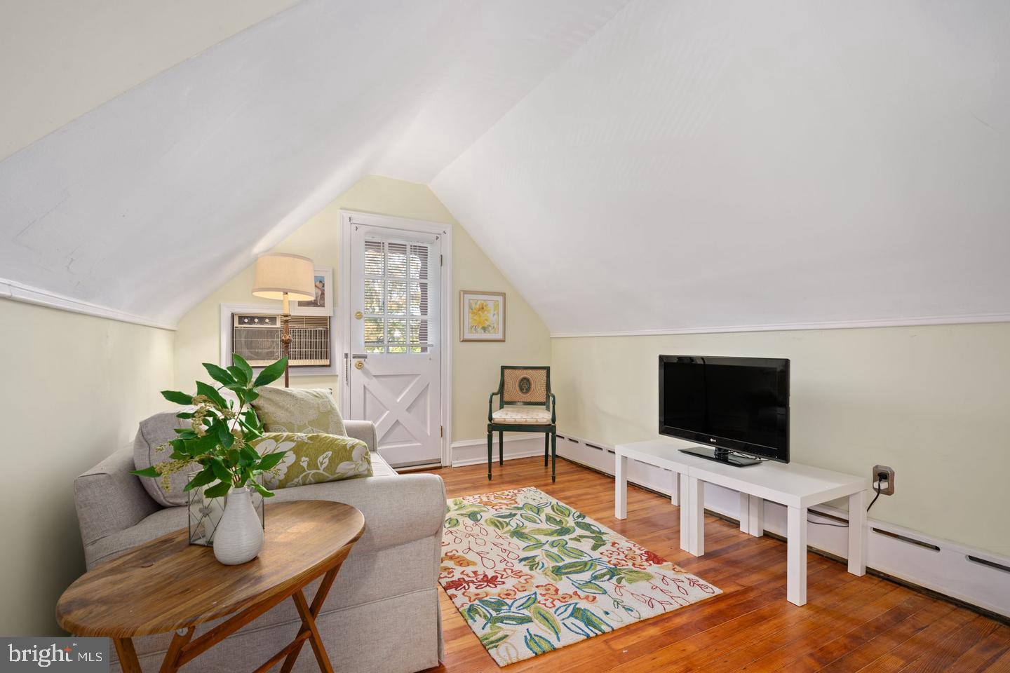 MONTROSE SQUARE - Residential