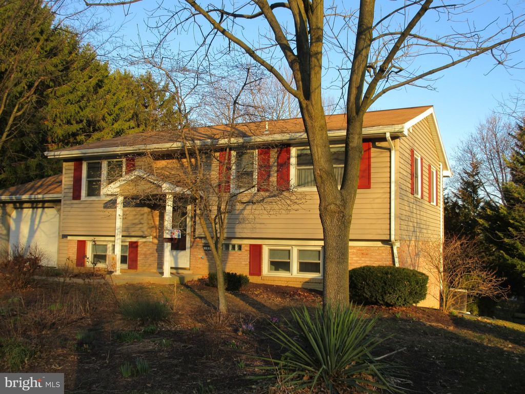 Photo of 103 OXFORD DR, LITITZ, PA 17543 (MLS # PALA2031160)