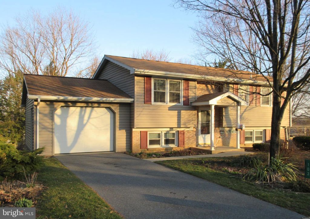 Photo of 103 OXFORD DR, LITITZ, PA 17543 (MLS # PALA2031160)