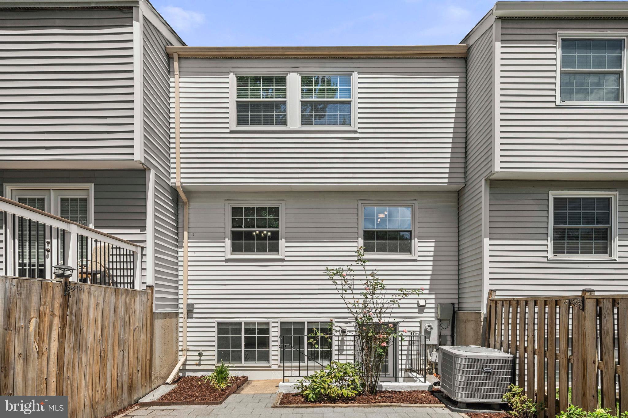 D EVEREUX WEST - Residential