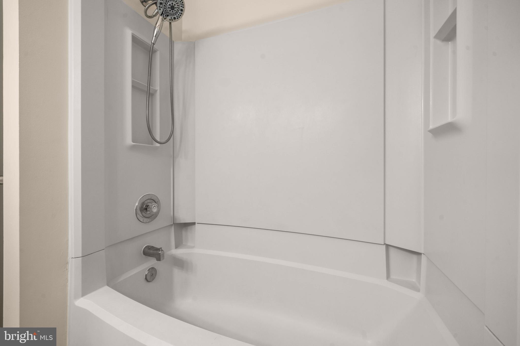 D EVEREUX WEST - Residential