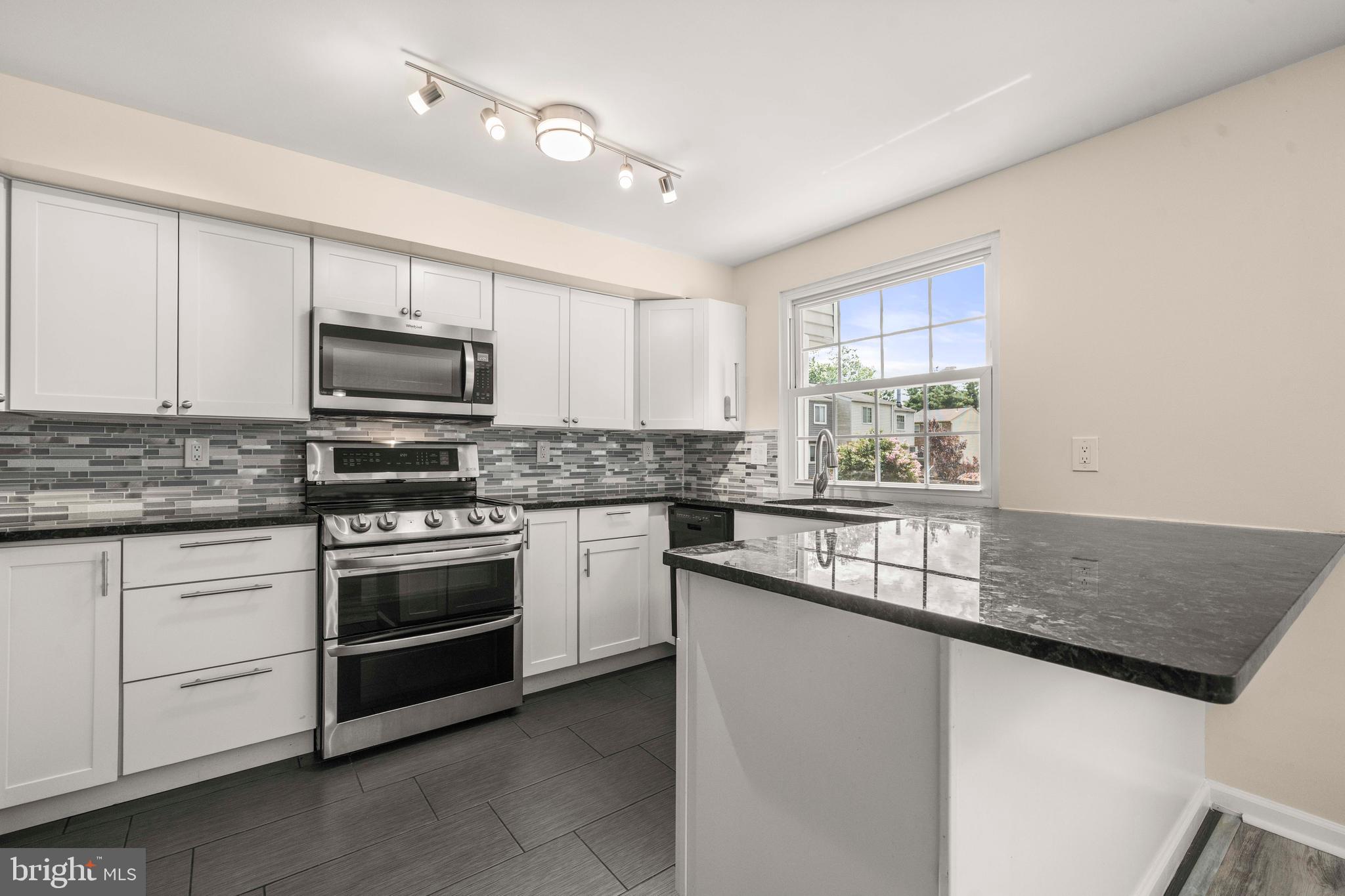 D EVEREUX WEST - Residential