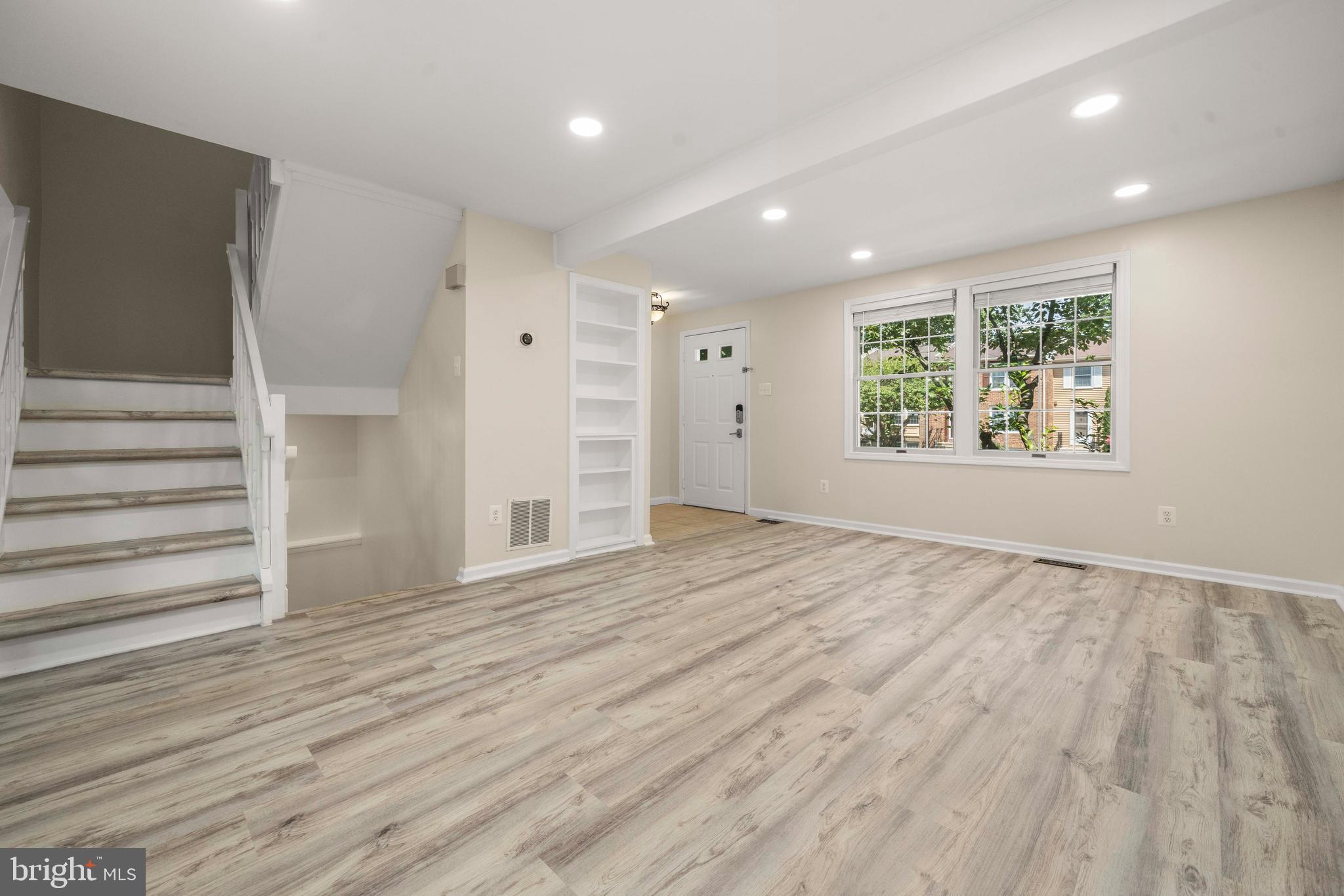 D EVEREUX WEST - Residential