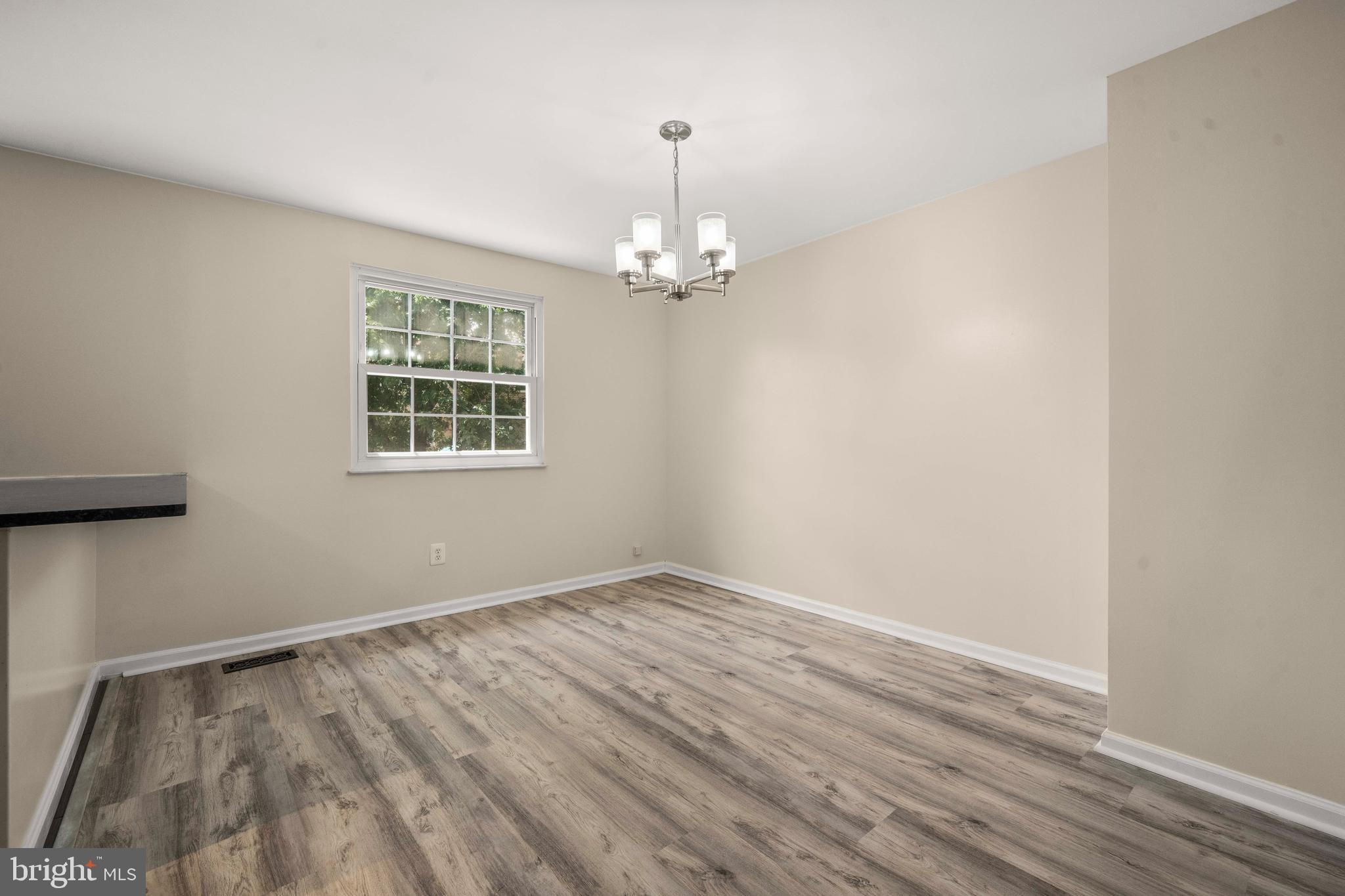 D EVEREUX WEST - Residential