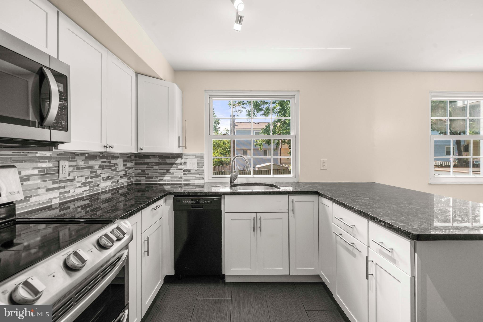 D EVEREUX WEST - Residential