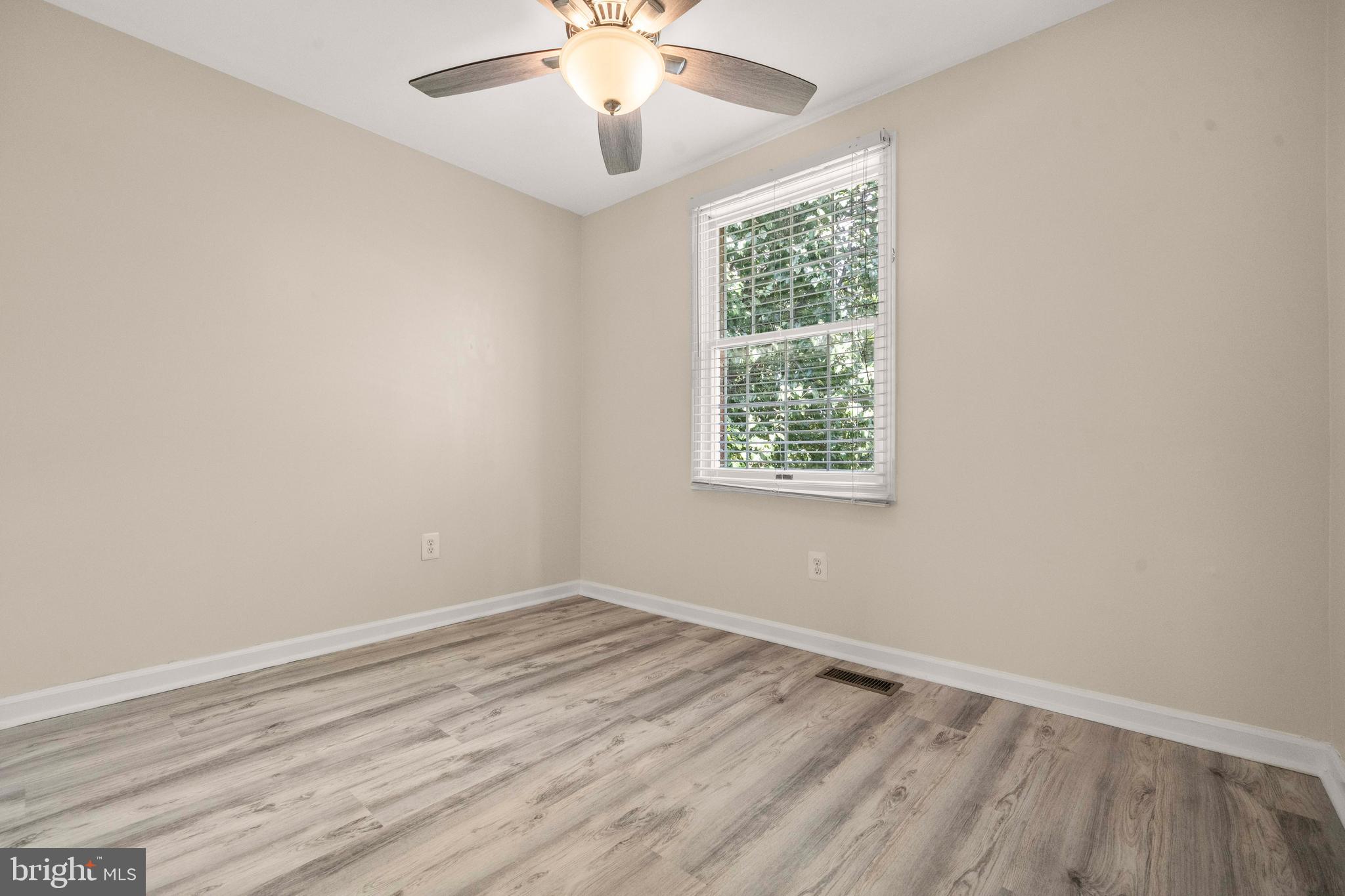 D EVEREUX WEST - Residential