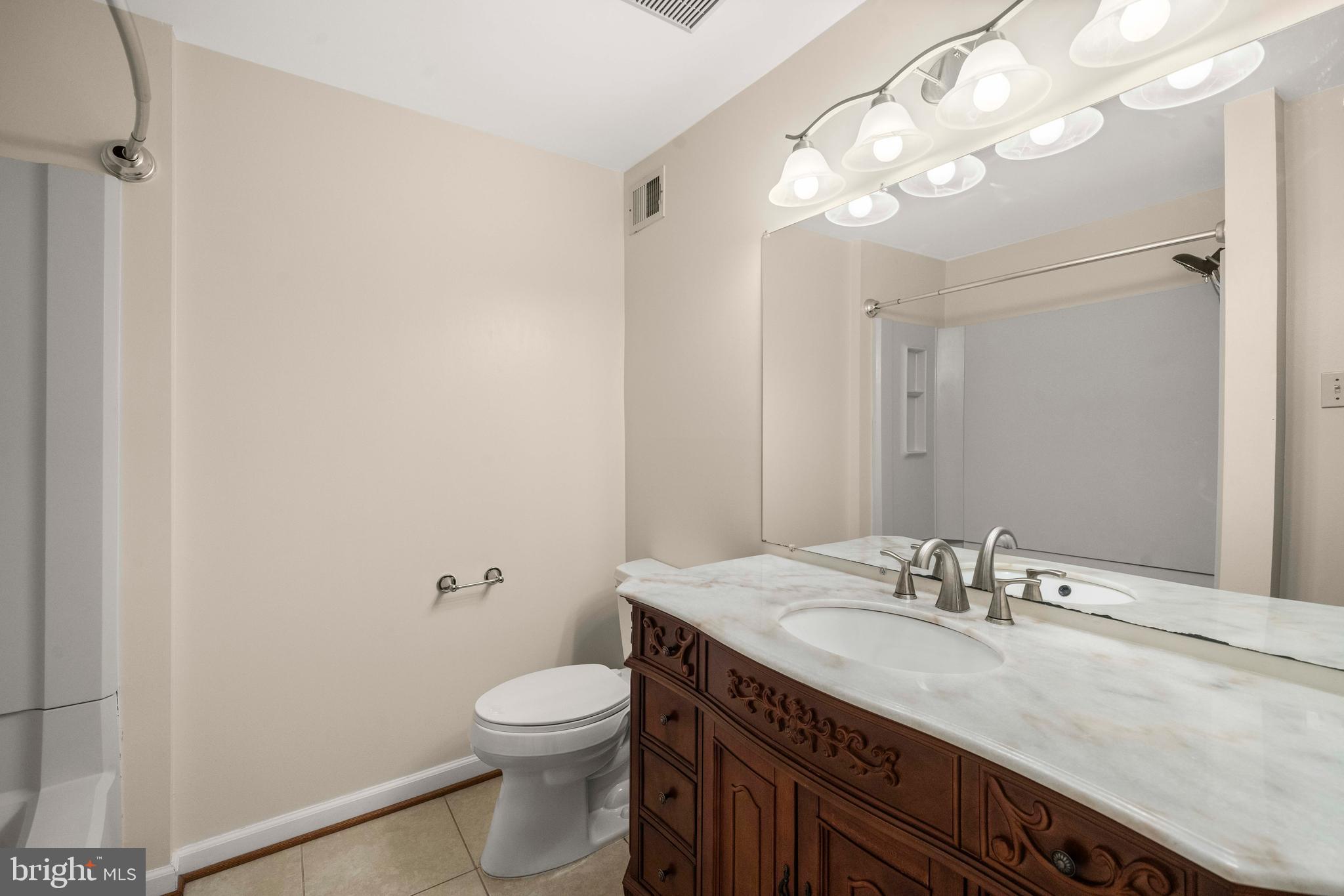 D EVEREUX WEST - Residential