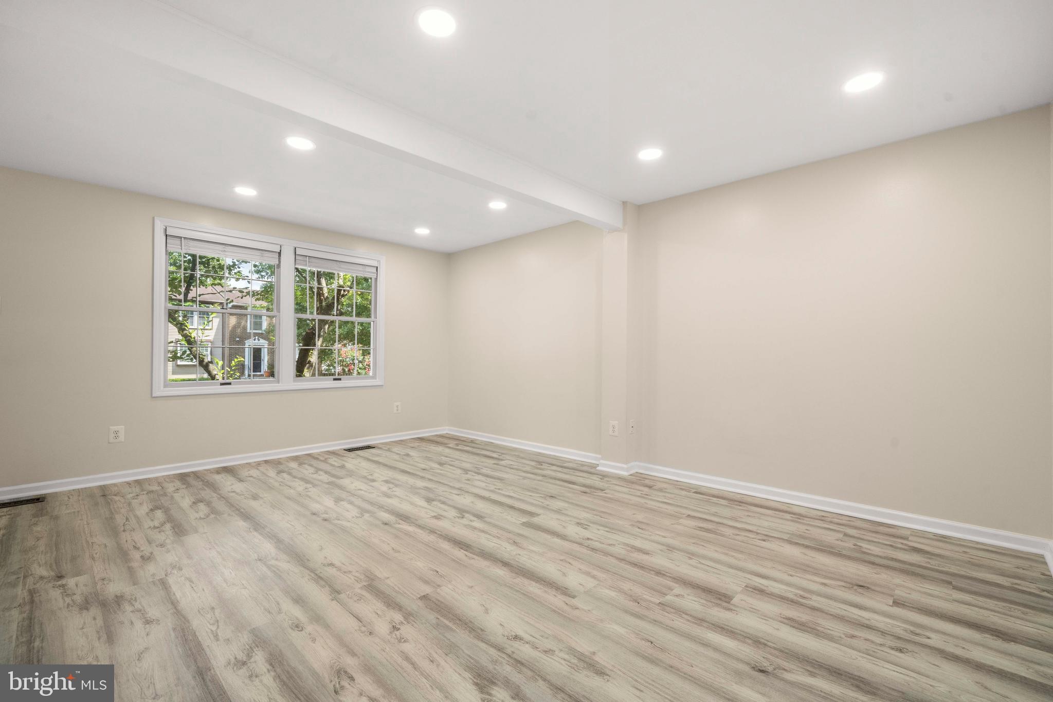 D EVEREUX WEST - Residential