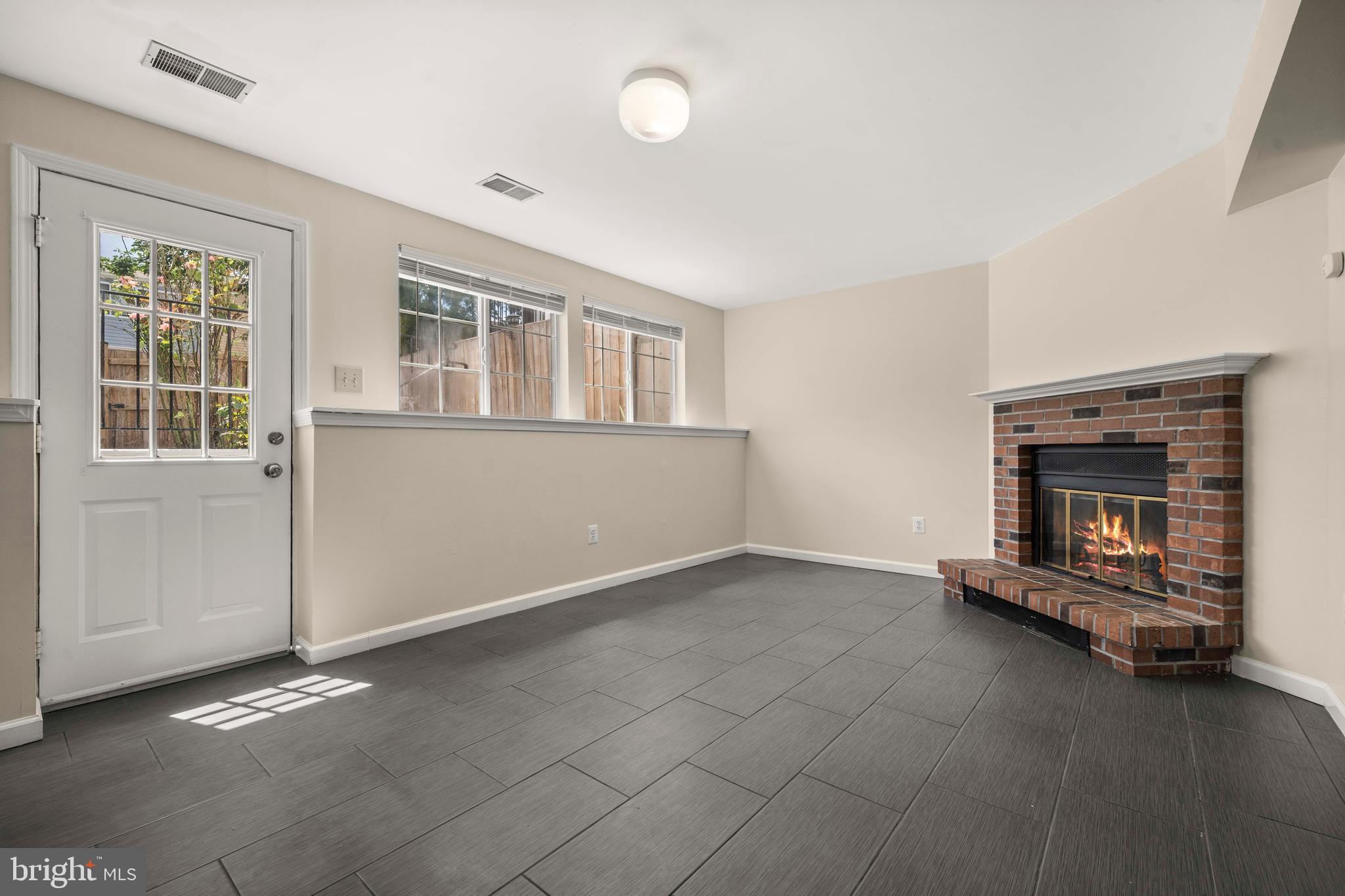 D EVEREUX WEST - Residential