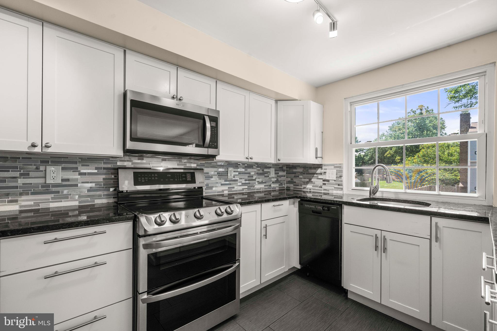 D EVEREUX WEST - Residential