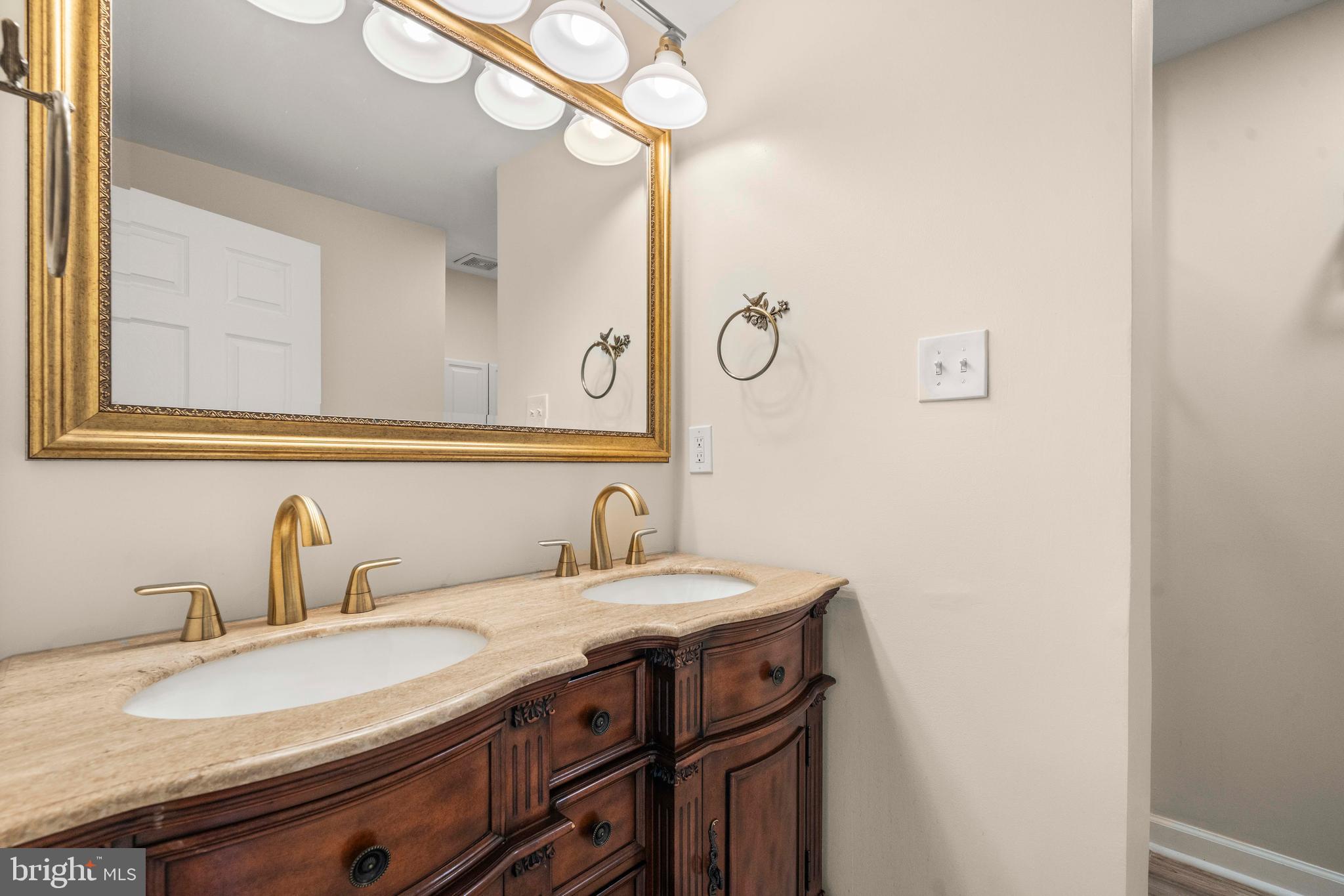 D EVEREUX WEST - Residential