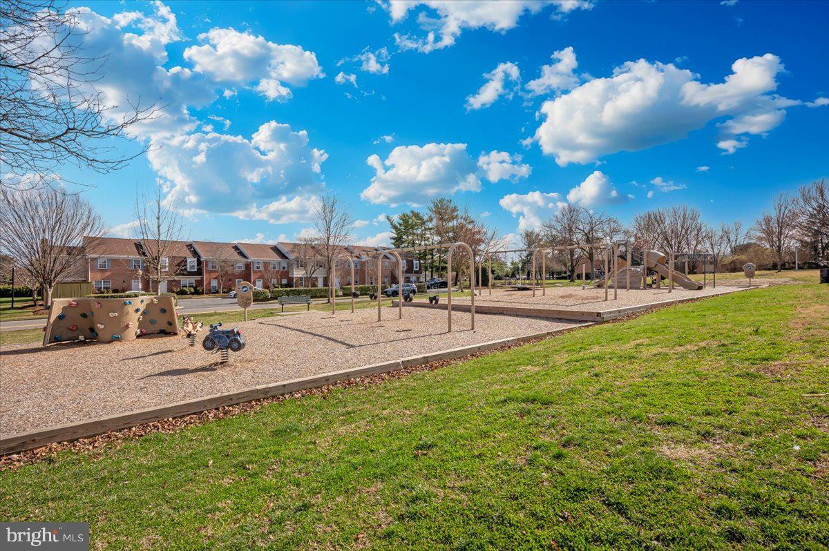 COLLEGE ESTATES - Residential