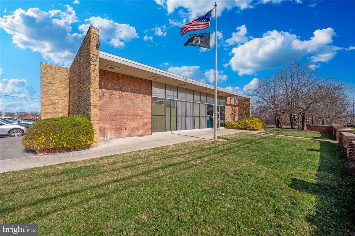 COLLEGE ESTATES - Residential