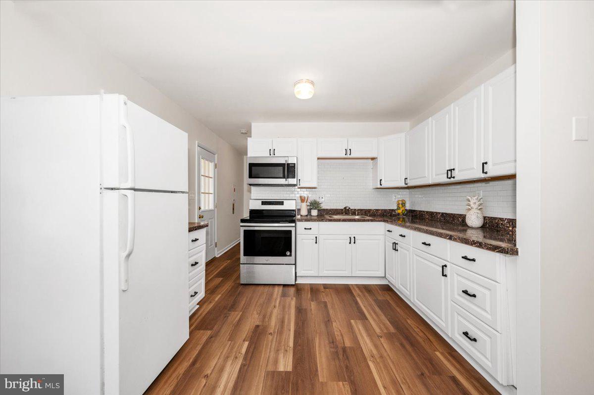 COLLEGE ESTATES - Residential