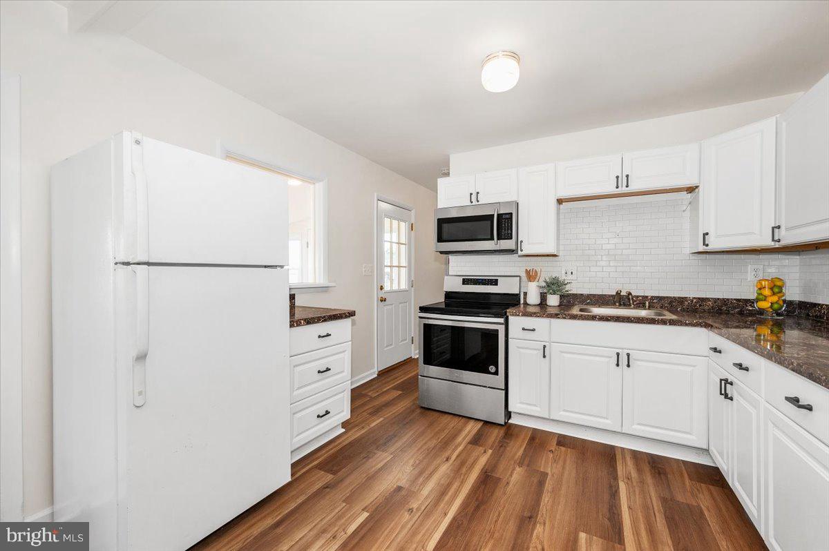 COLLEGE ESTATES - Residential