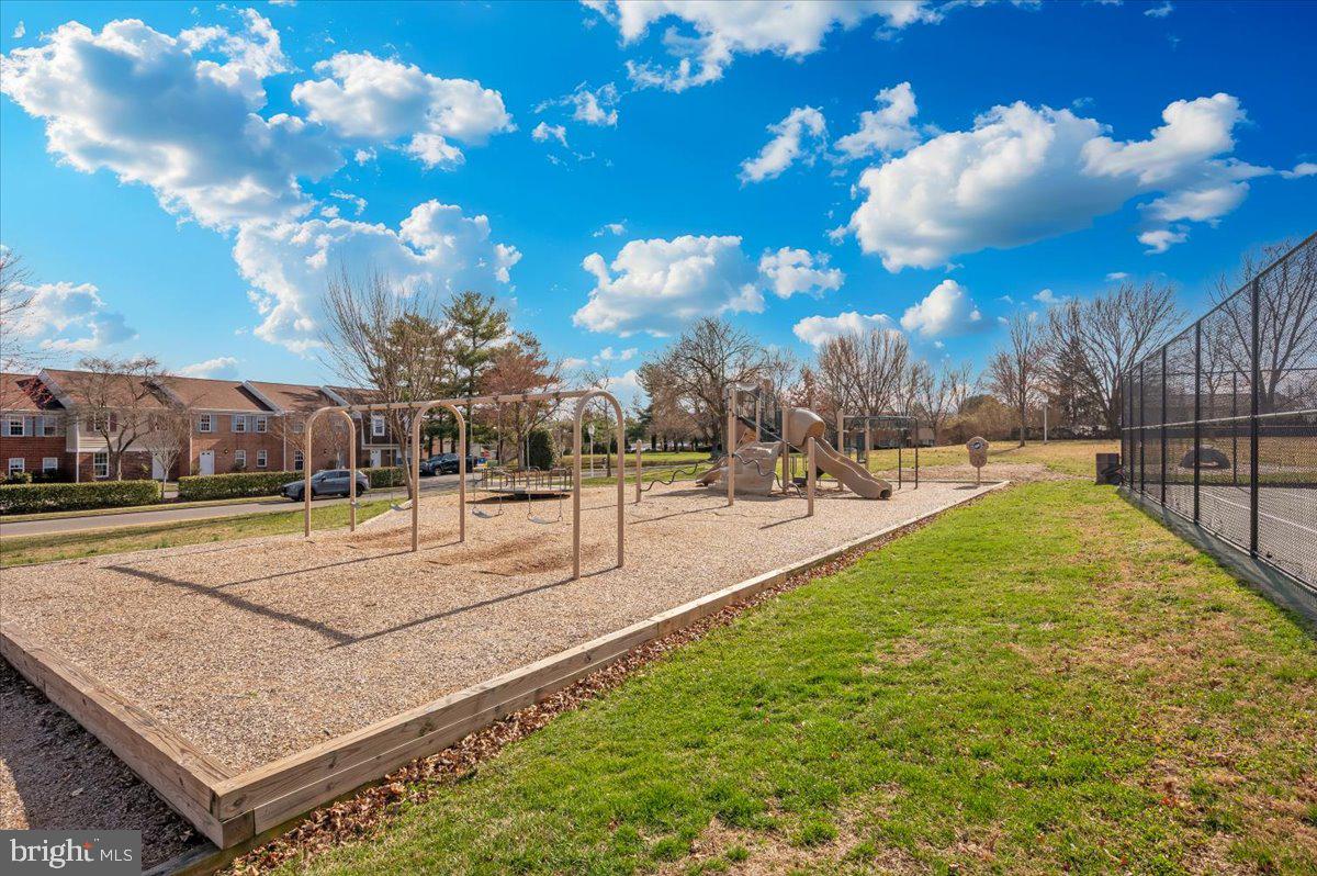 COLLEGE ESTATES - Residential