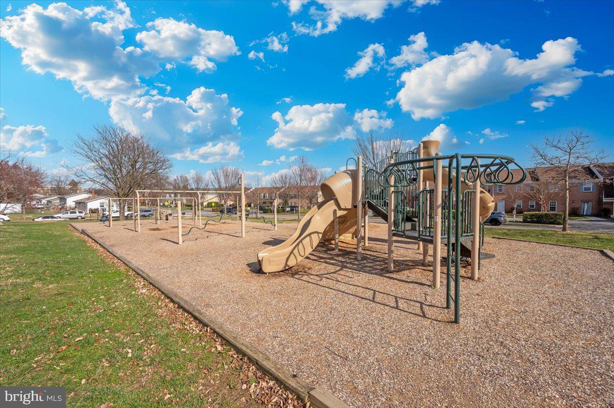 COLLEGE ESTATES - Residential