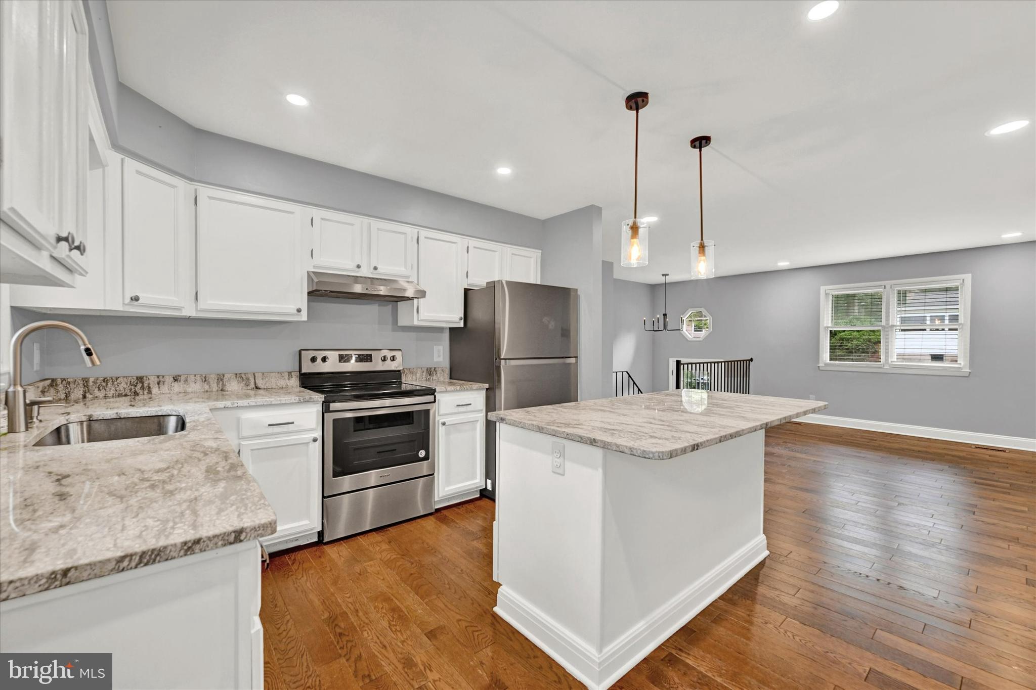 CARROLLTON MANOR - Residential Lease