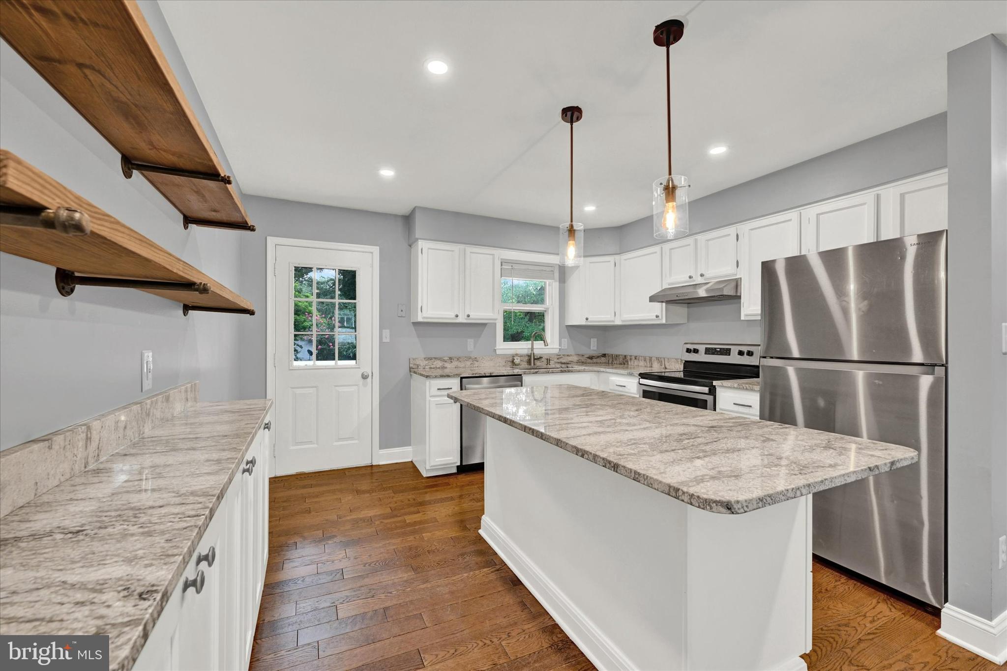 CARROLLTON MANOR - Residential Lease