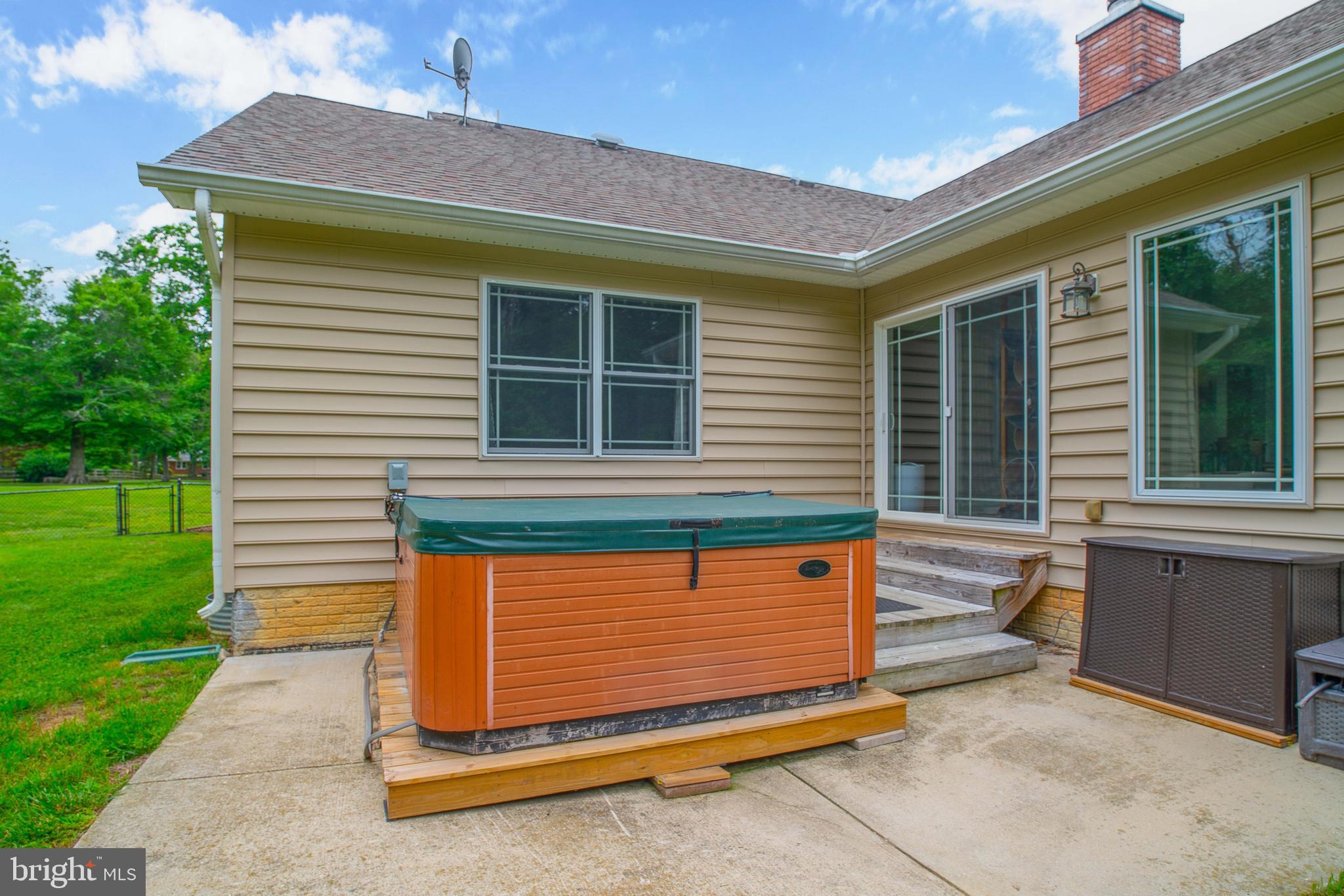 ANNAPOLIS WOODS - Residential