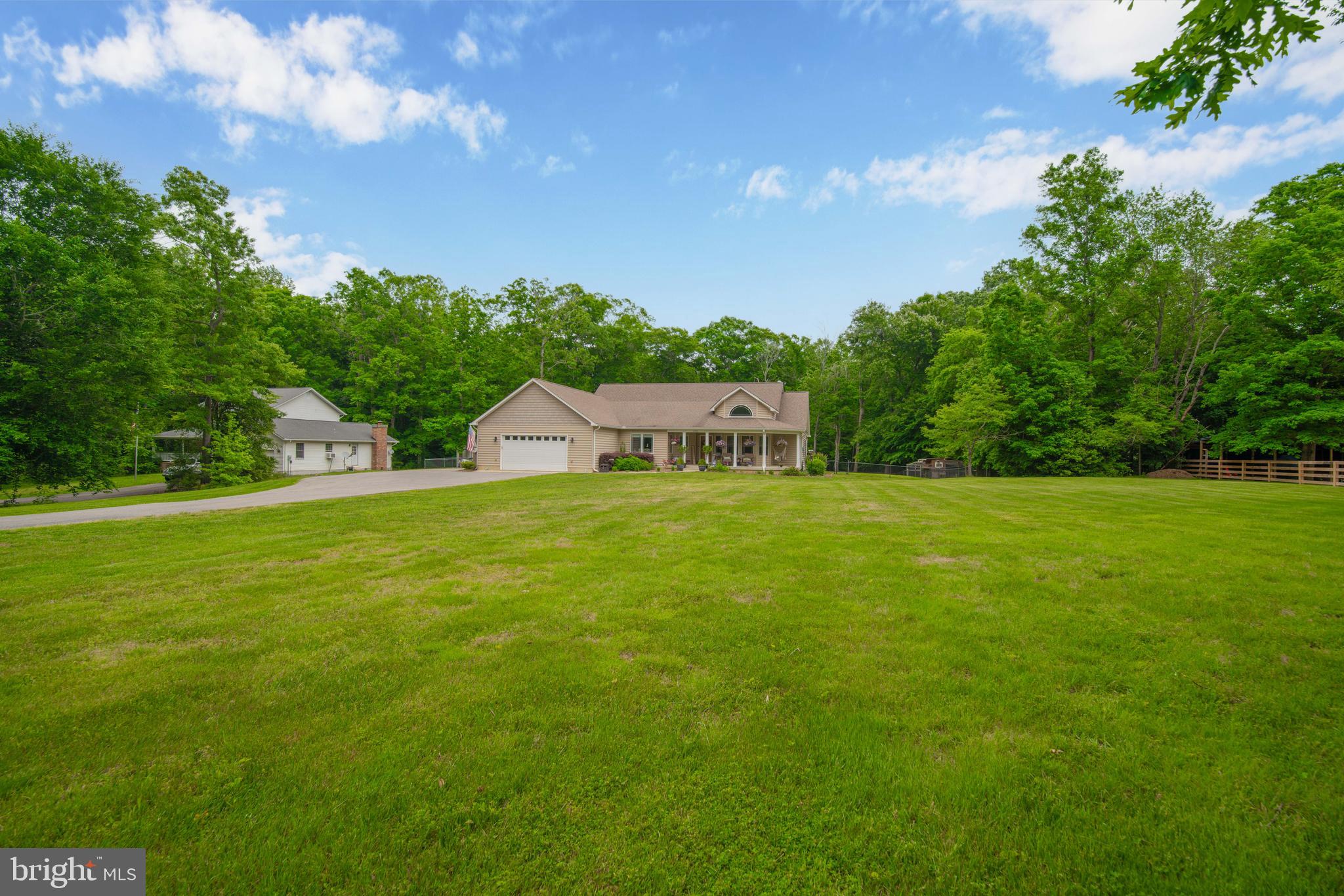 ANNAPOLIS WOODS - Residential