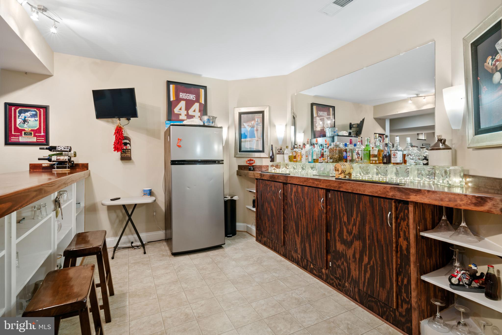 ANNAPOLIS WOODS - Residential