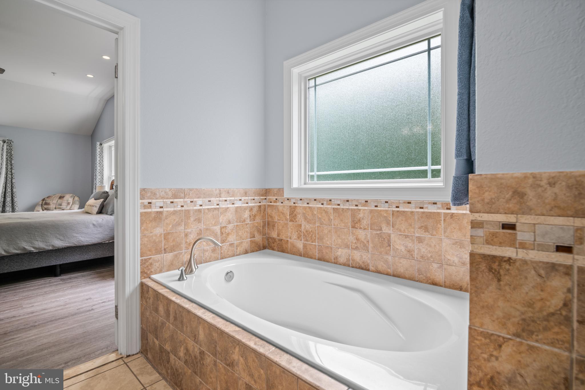 ANNAPOLIS WOODS - Residential