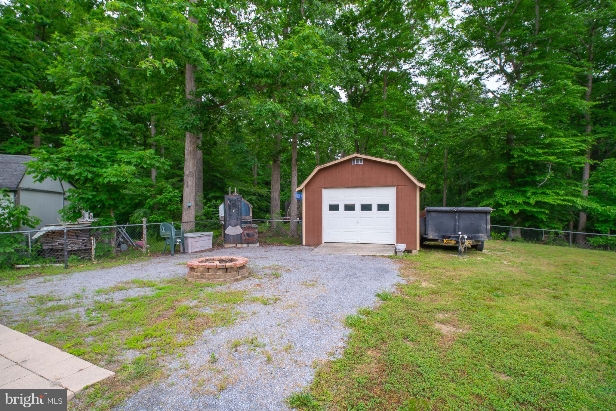 ANNAPOLIS WOODS - Residential