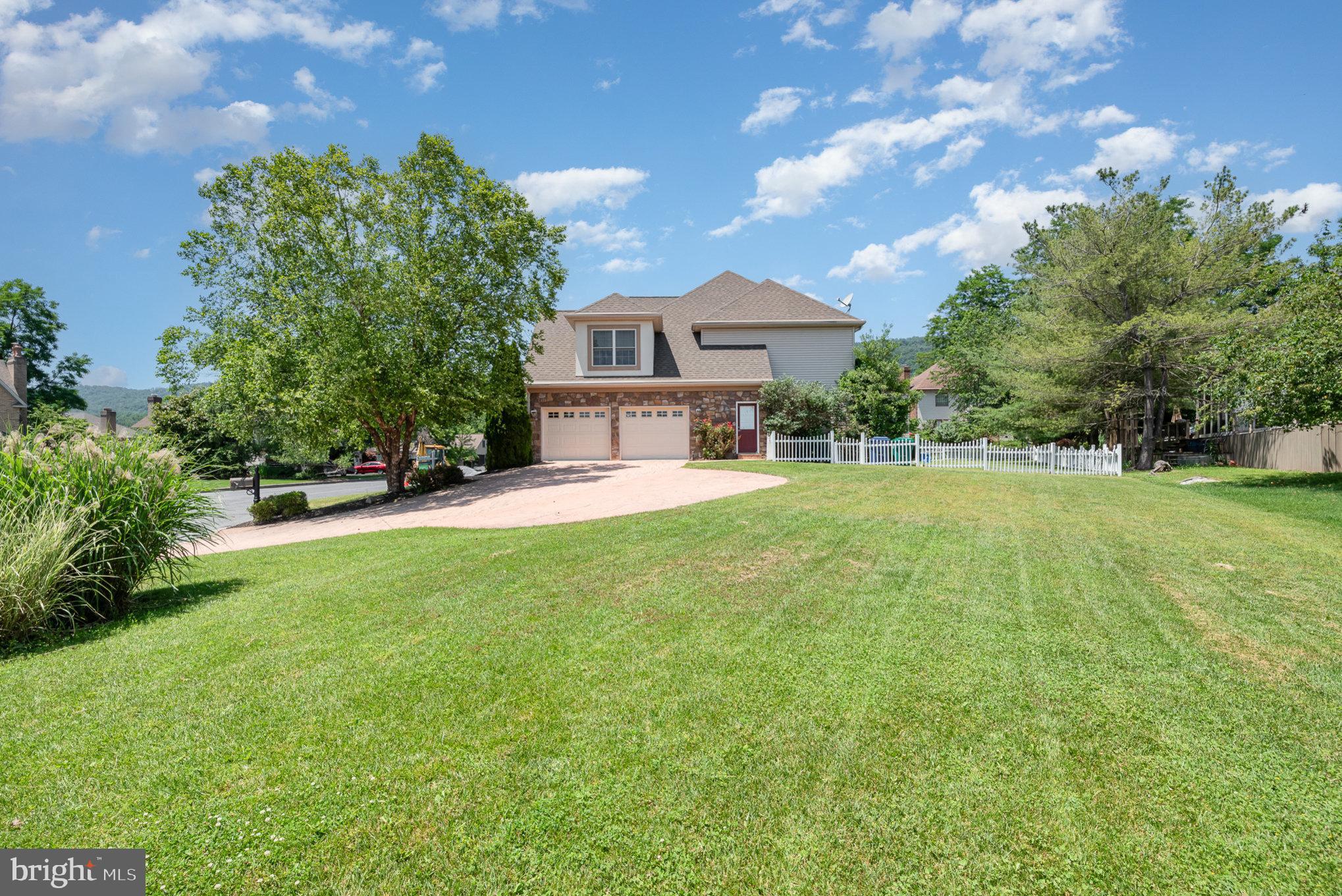 FOREST HILLS - Residential