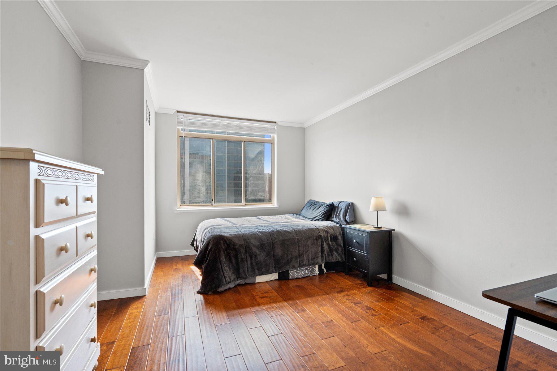 FAIRMONT PLAZA - Residential