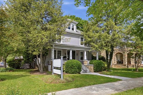 Photo of 502 Royal Avenue, FRONT ROYAL, VA 22630 (MLS # VAWR2014170)