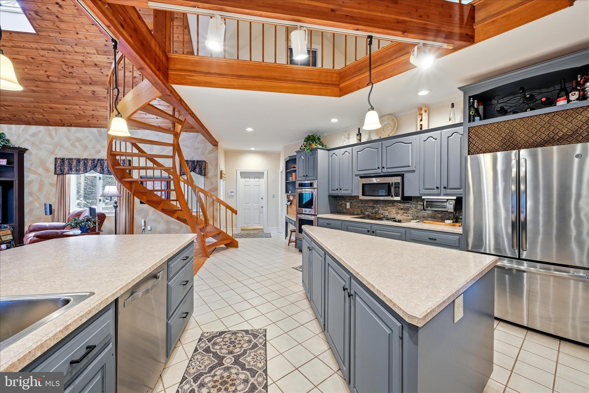 TIMBER VILLA - Residential