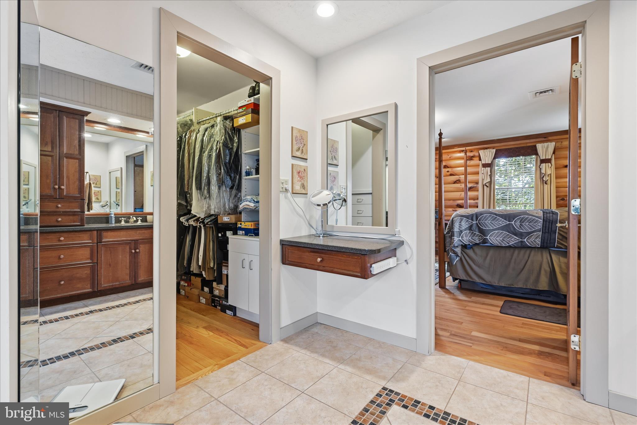 TIMBER VILLA - Residential