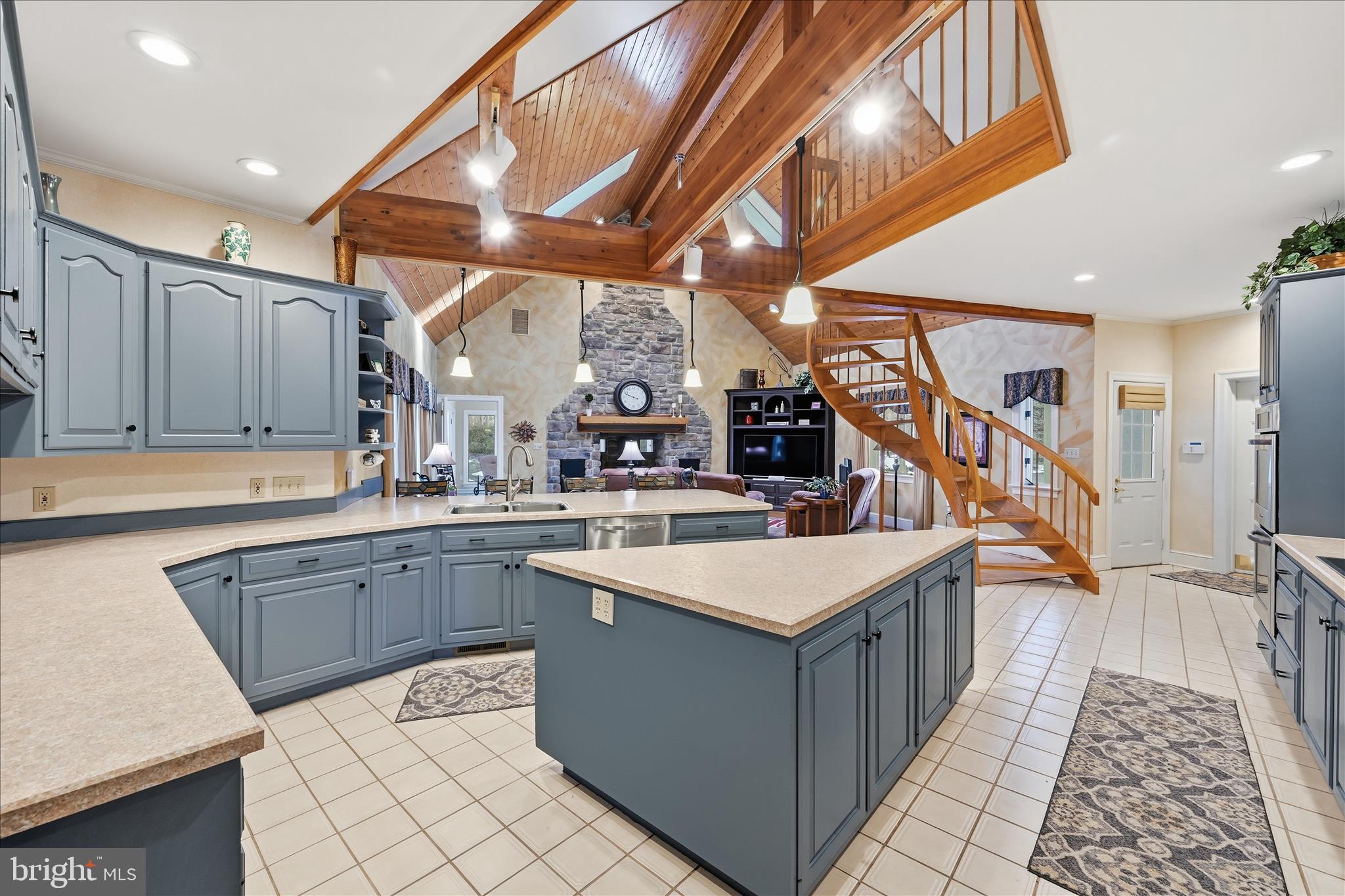 TIMBER VILLA - Residential