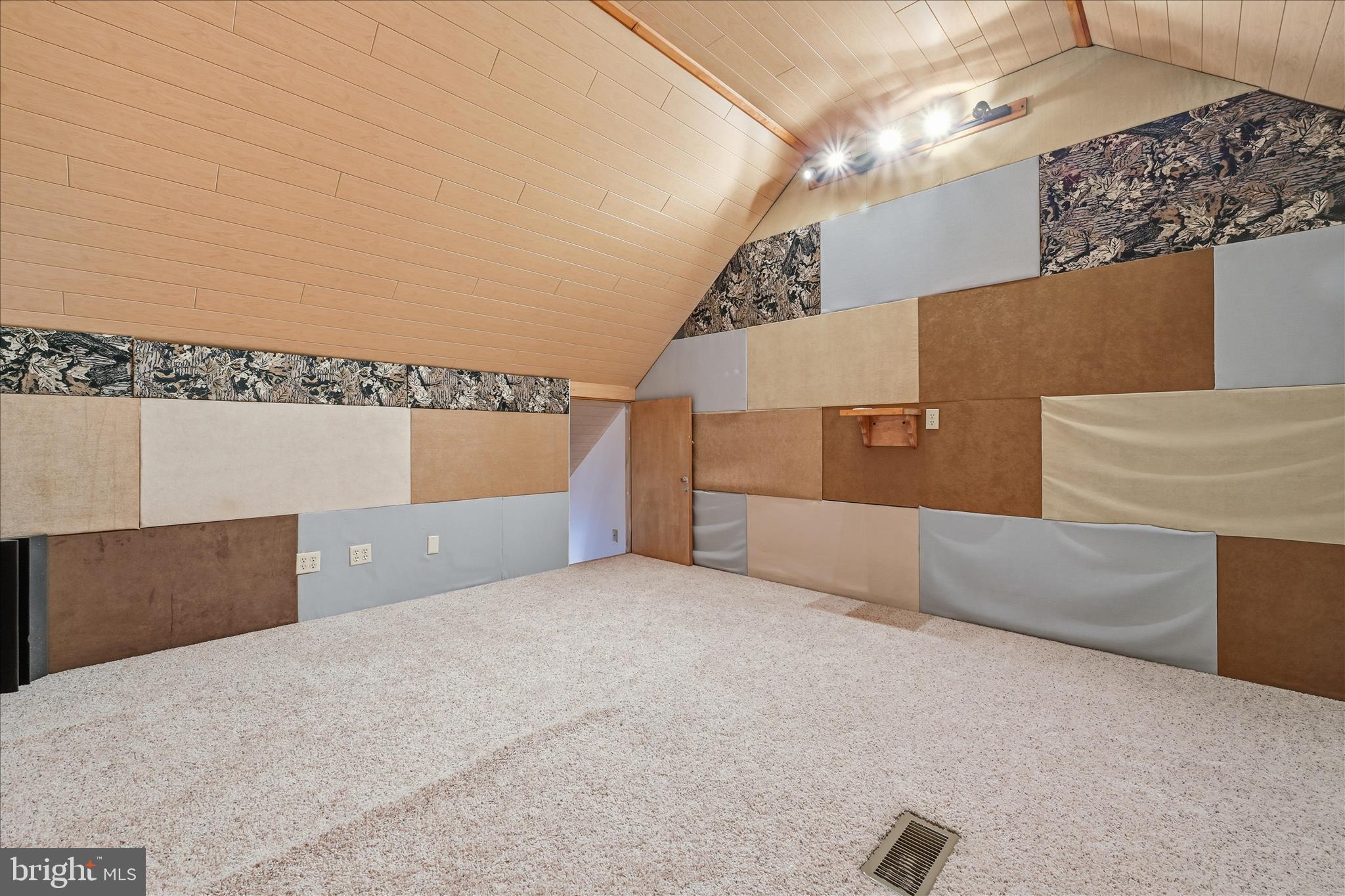 TIMBER VILLA - Residential