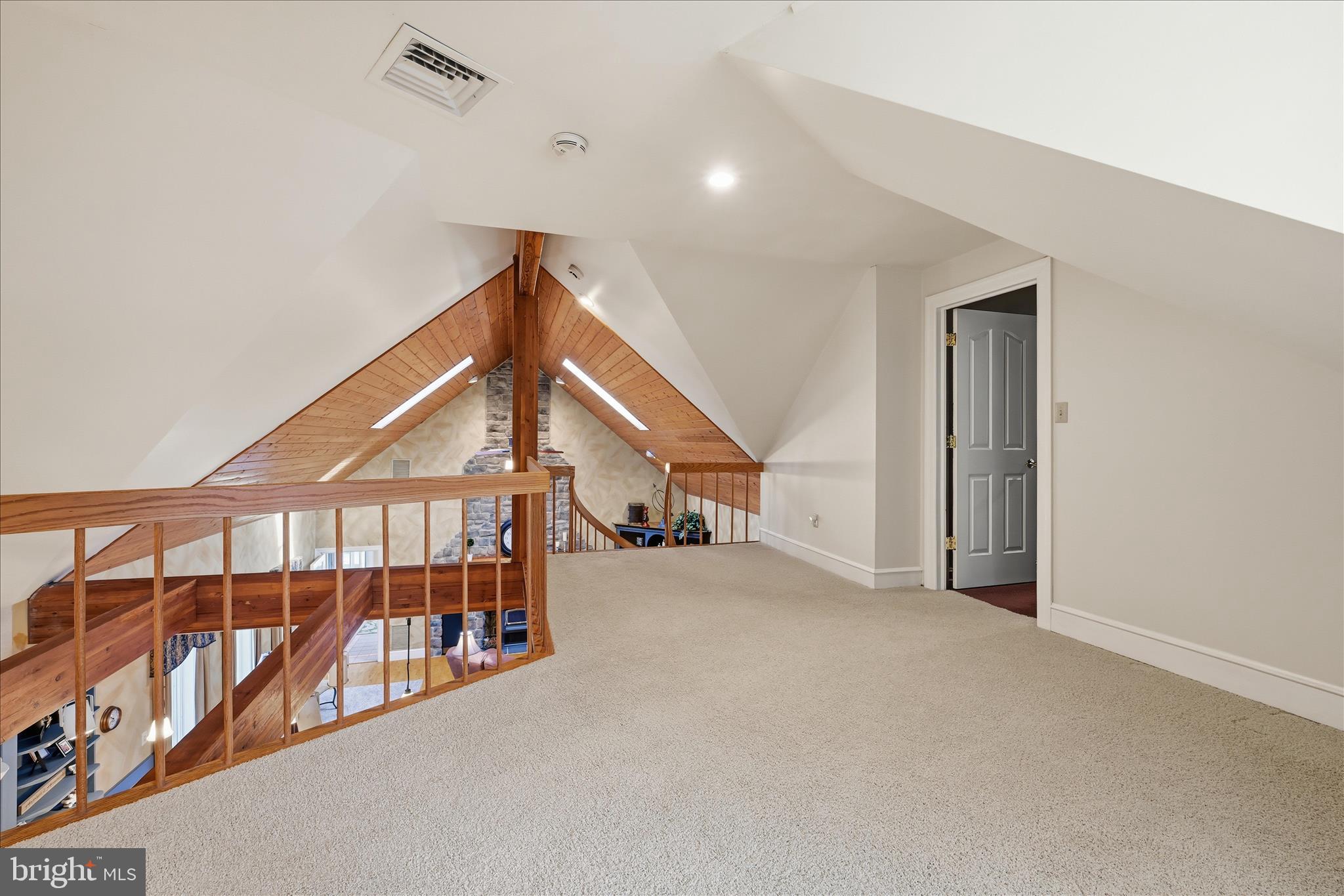 TIMBER VILLA - Residential