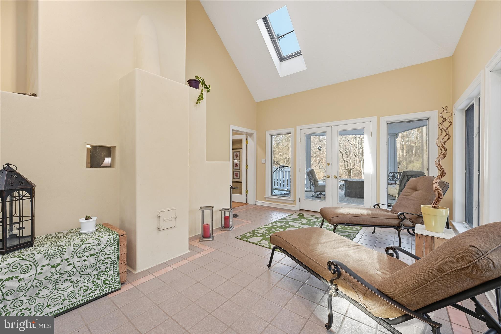 TIMBER VILLA - Residential