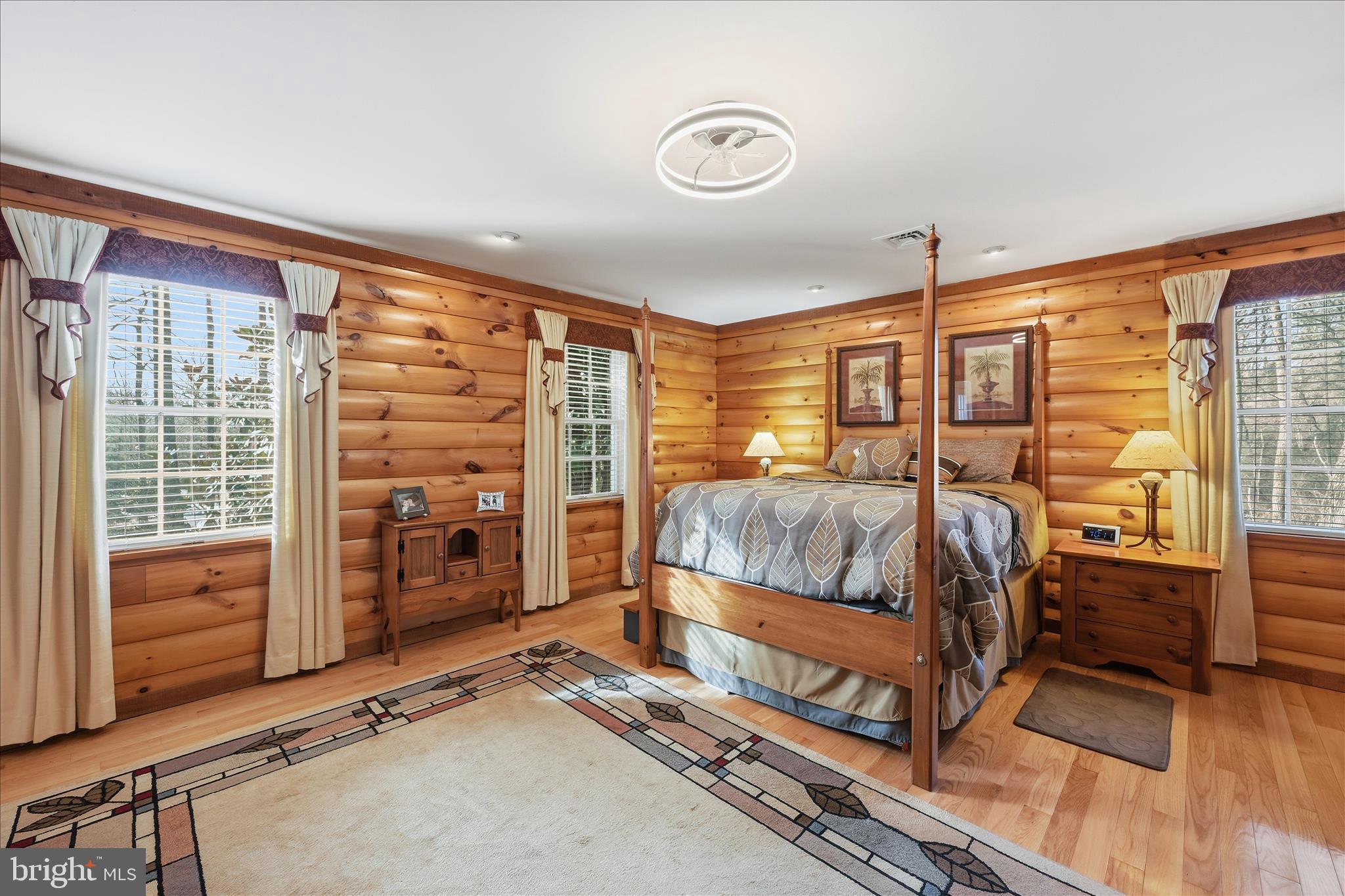 TIMBER VILLA - Residential