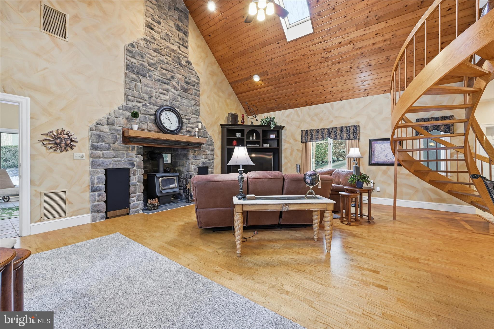 TIMBER VILLA - Residential