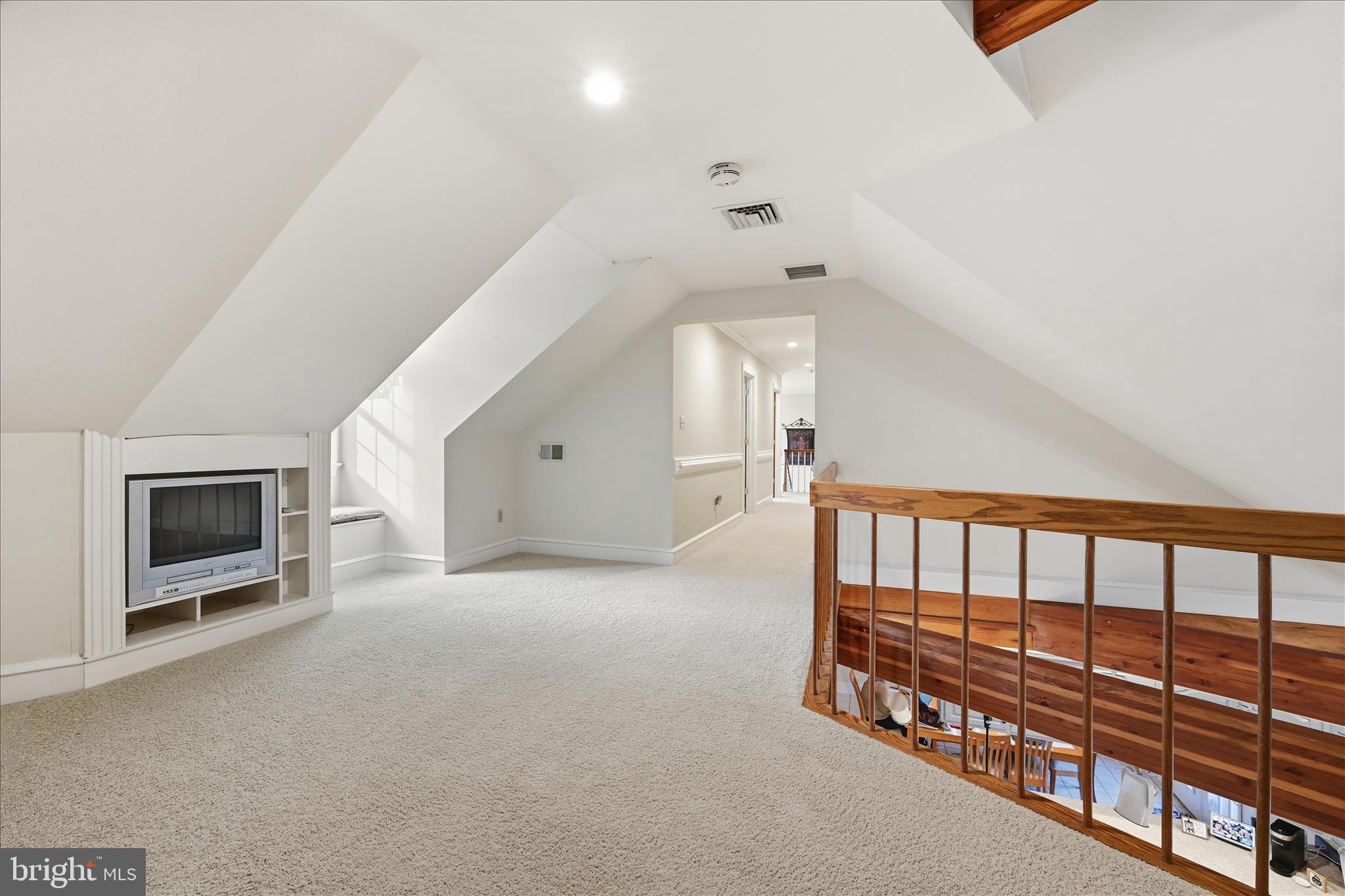 TIMBER VILLA - Residential