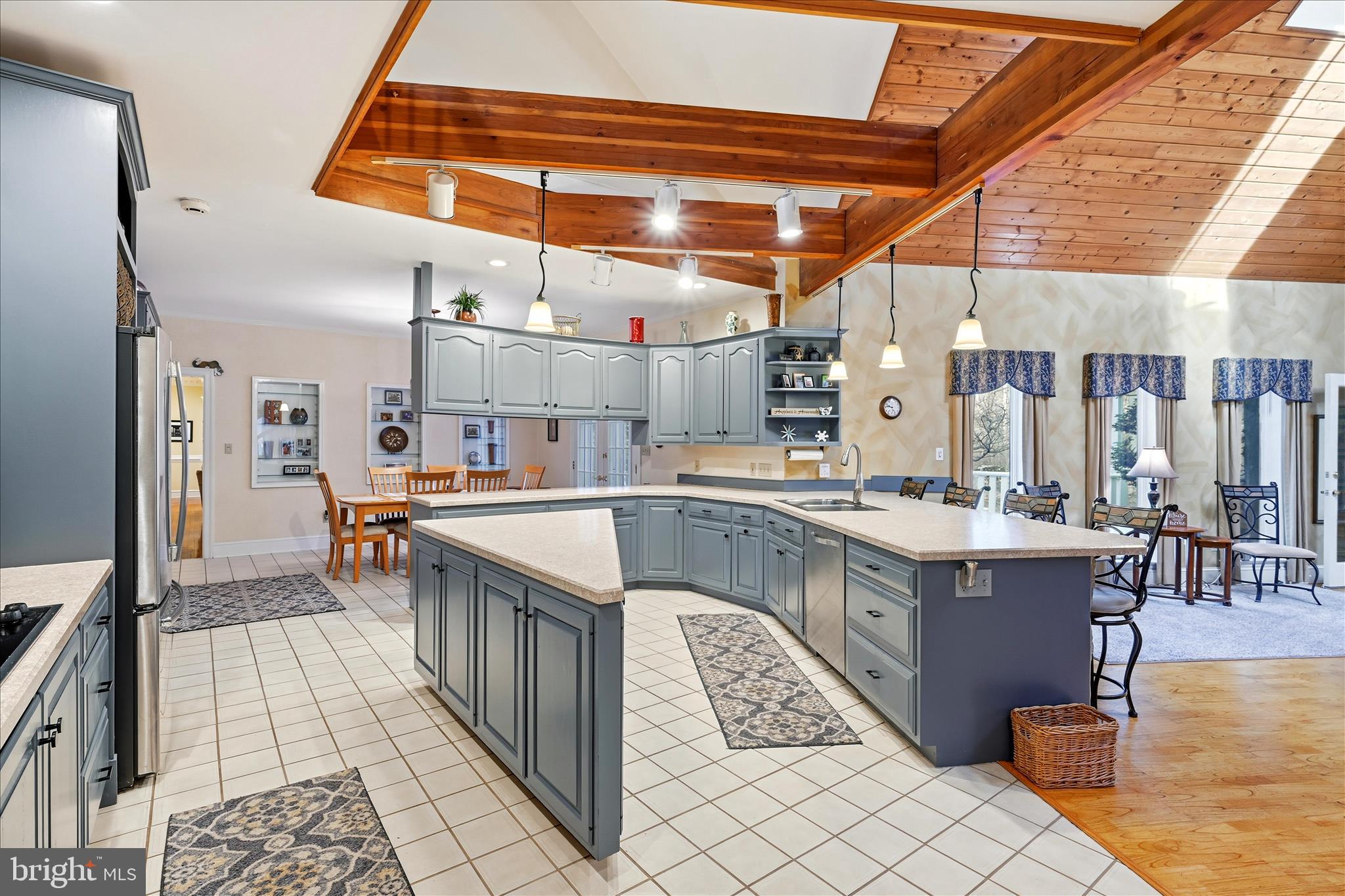 TIMBER VILLA - Residential