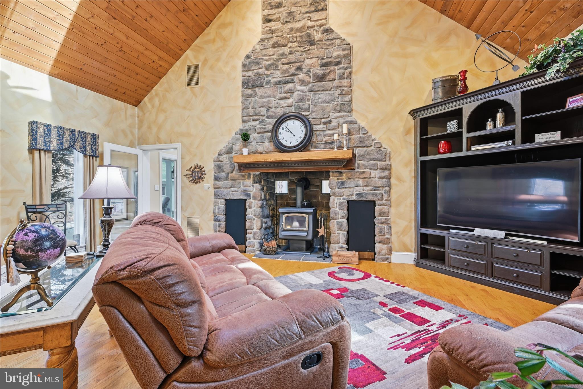 TIMBER VILLA - Residential