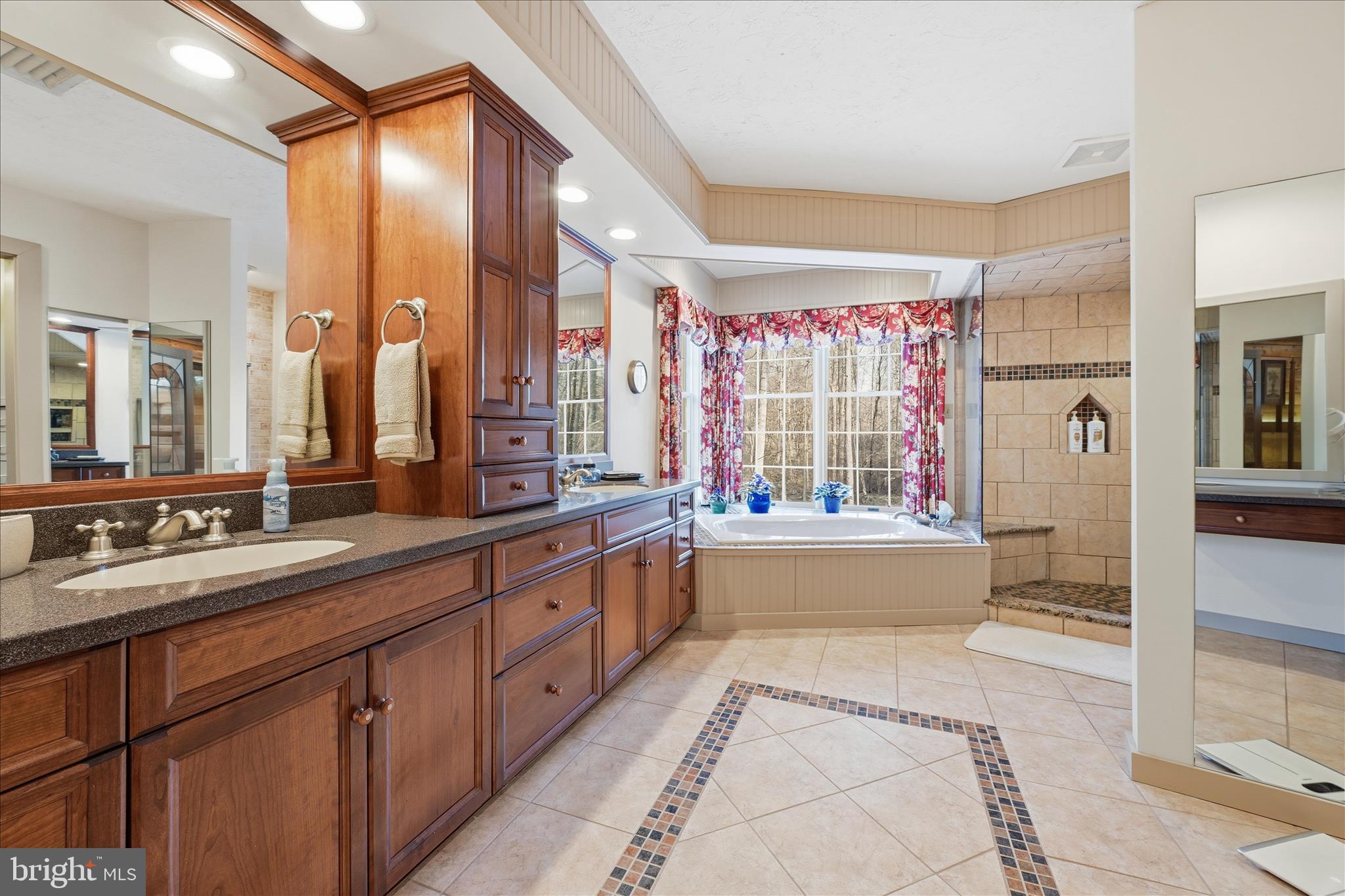 TIMBER VILLA - Residential