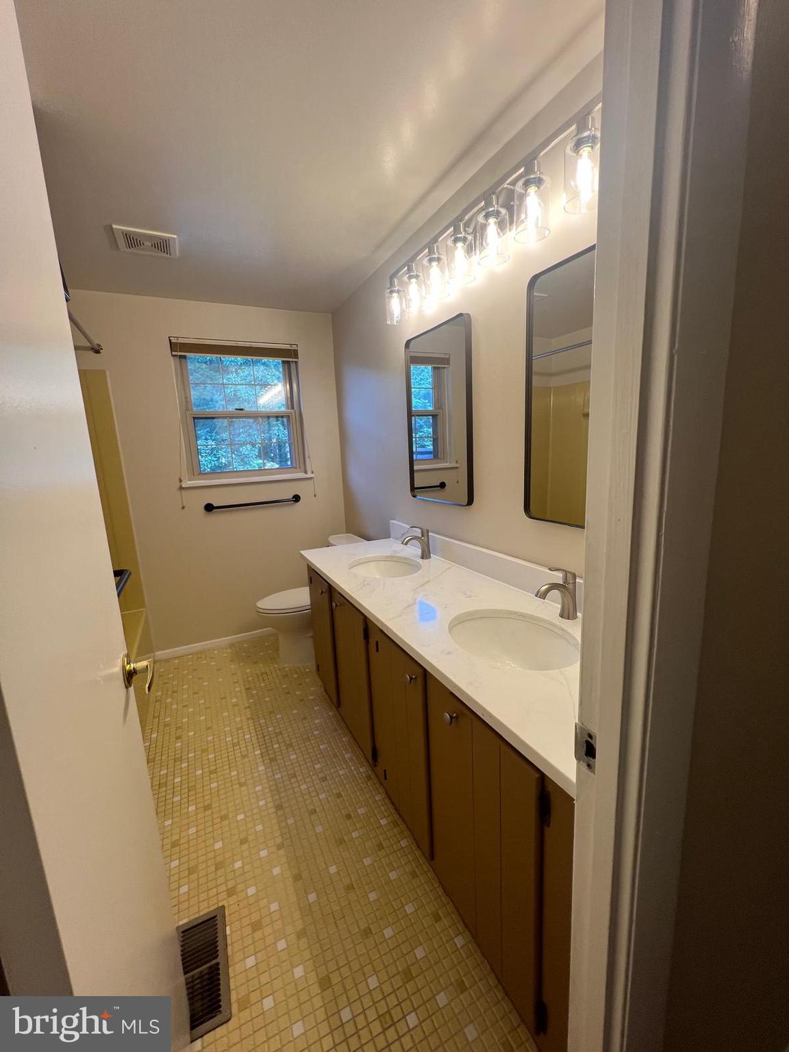 WOODBRIDGE VALLEY - Residential Lease