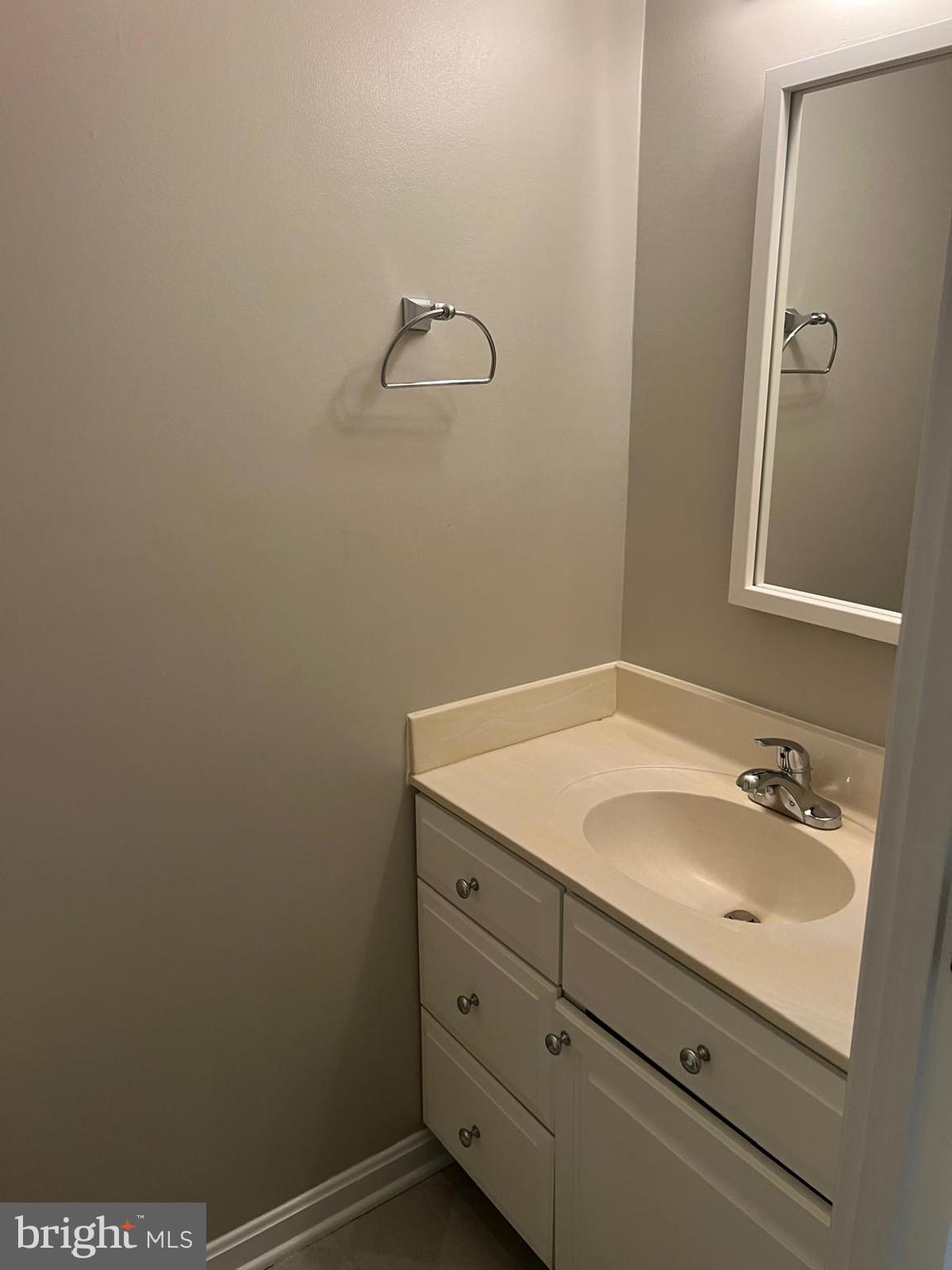 WOODBRIDGE VALLEY - Residential Lease