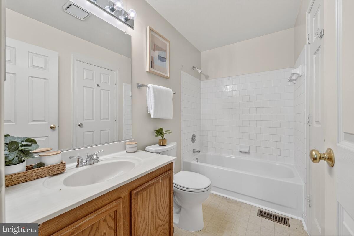 DEVON HILLS - Residential